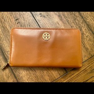 Tory Burch Zip Wallet